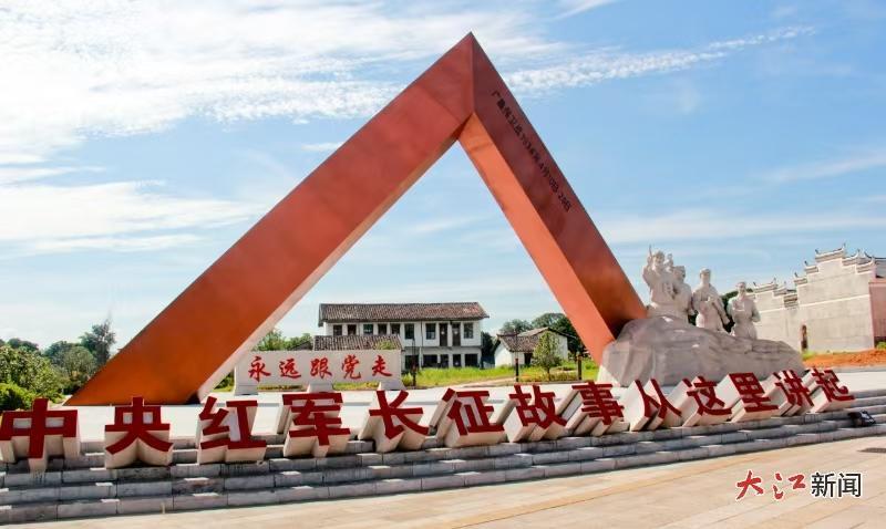 红军广场。(徐国亮摄)