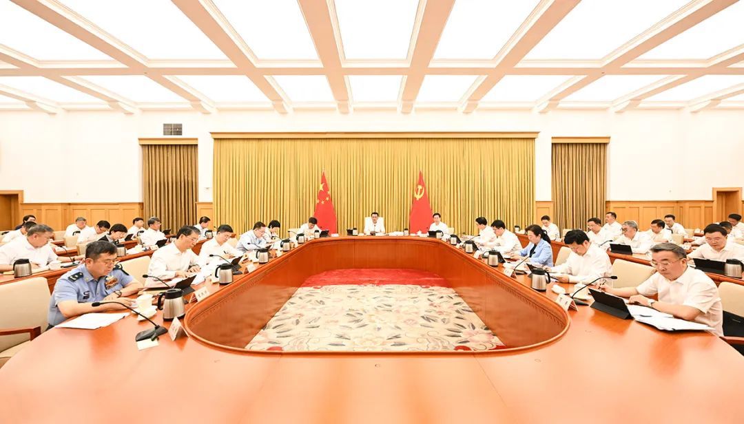7月11日下午，市委常委会举行会议，市委书记袁家军主持并讲话。苏思 摄