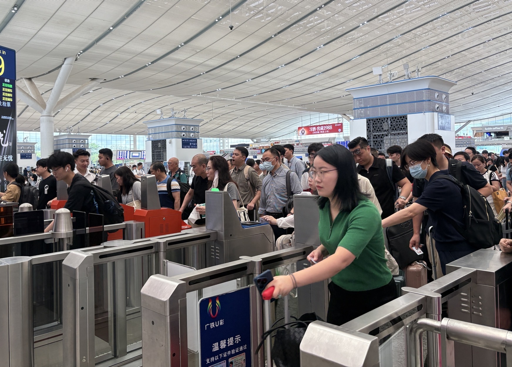 客流大幅增长，彰显经济活力 广深港跨境客流上半年突破1500万人次