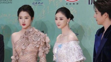 28岁关晓彤与42岁蒋欣同框，身材差距显现，究竟什么是顶级头身比？封面图