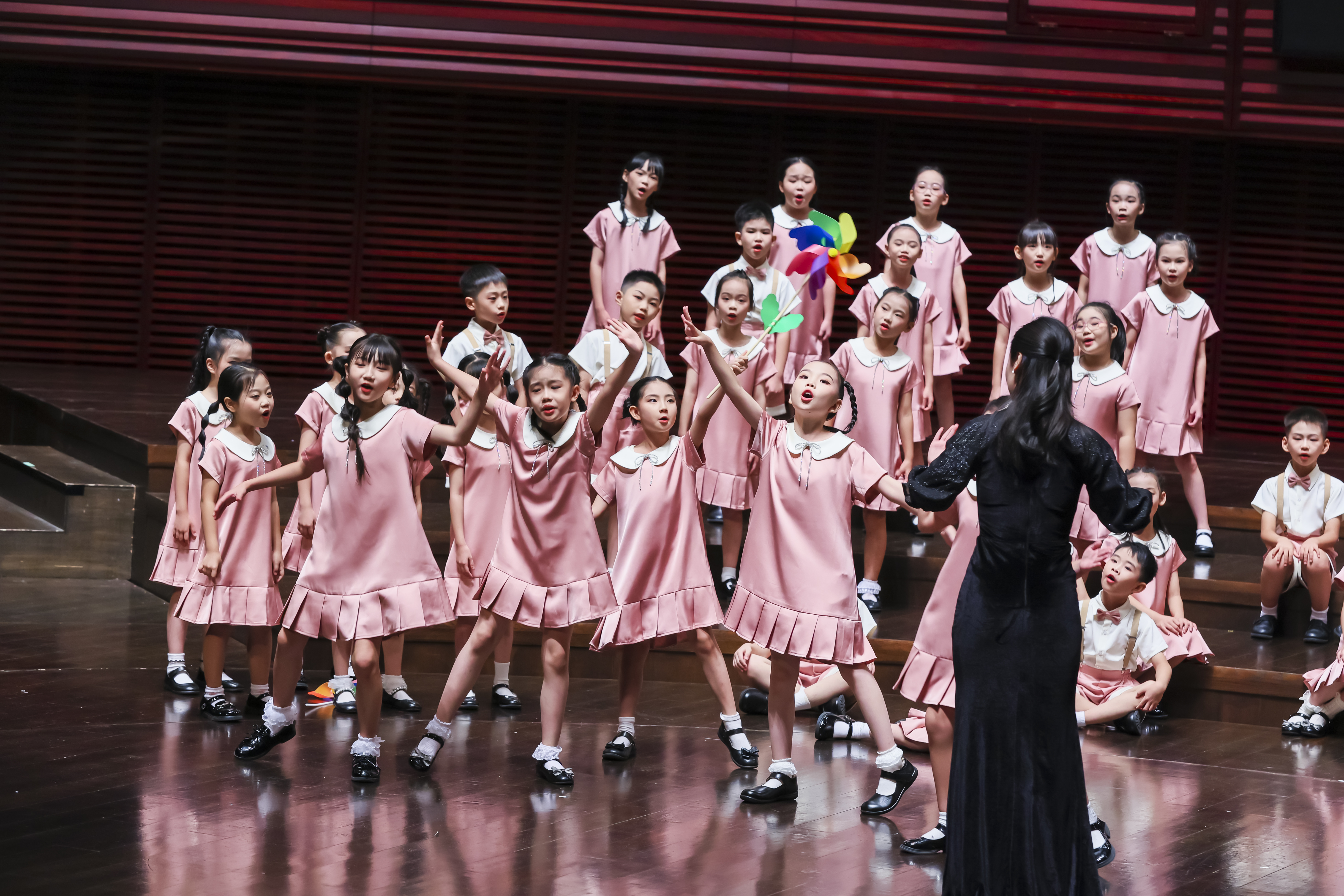 蛇口学校“五彩石”合唱团三十周年音乐会璀璨绽放