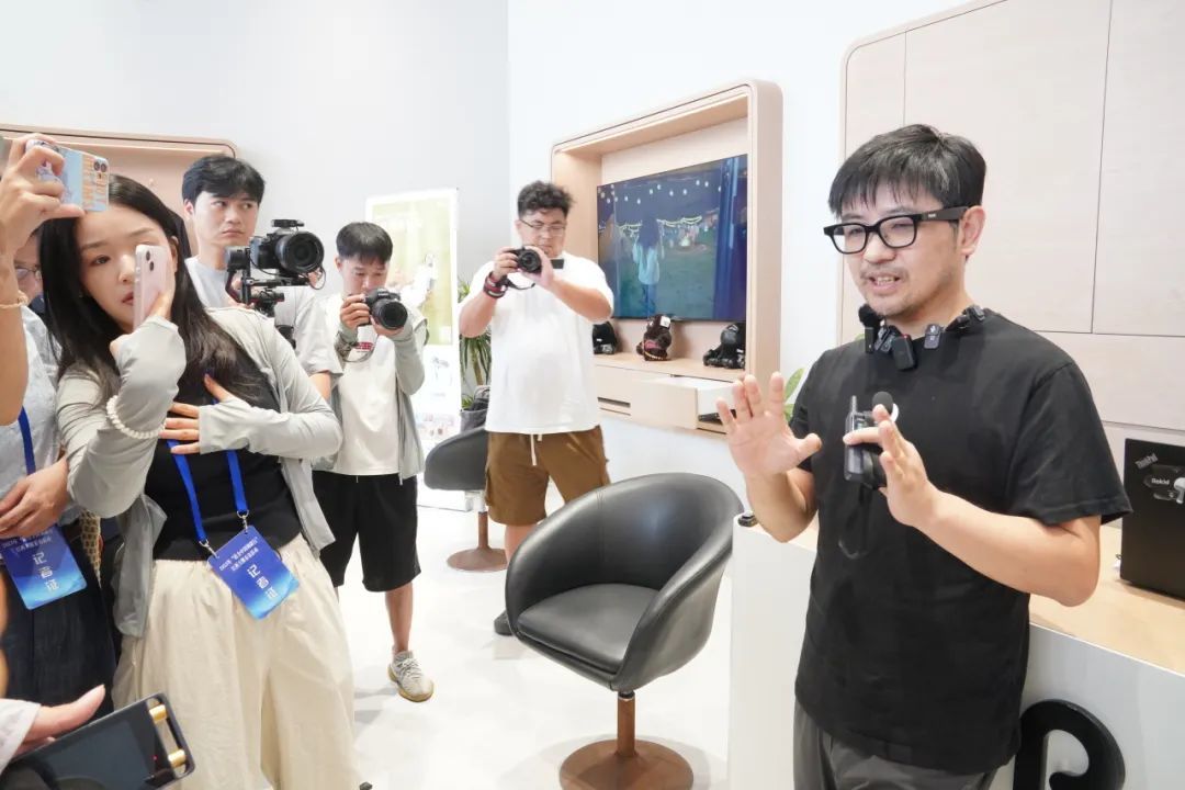 “看一下”就能买单！鹰潭市民成为全球首批AI智能眼镜玩家