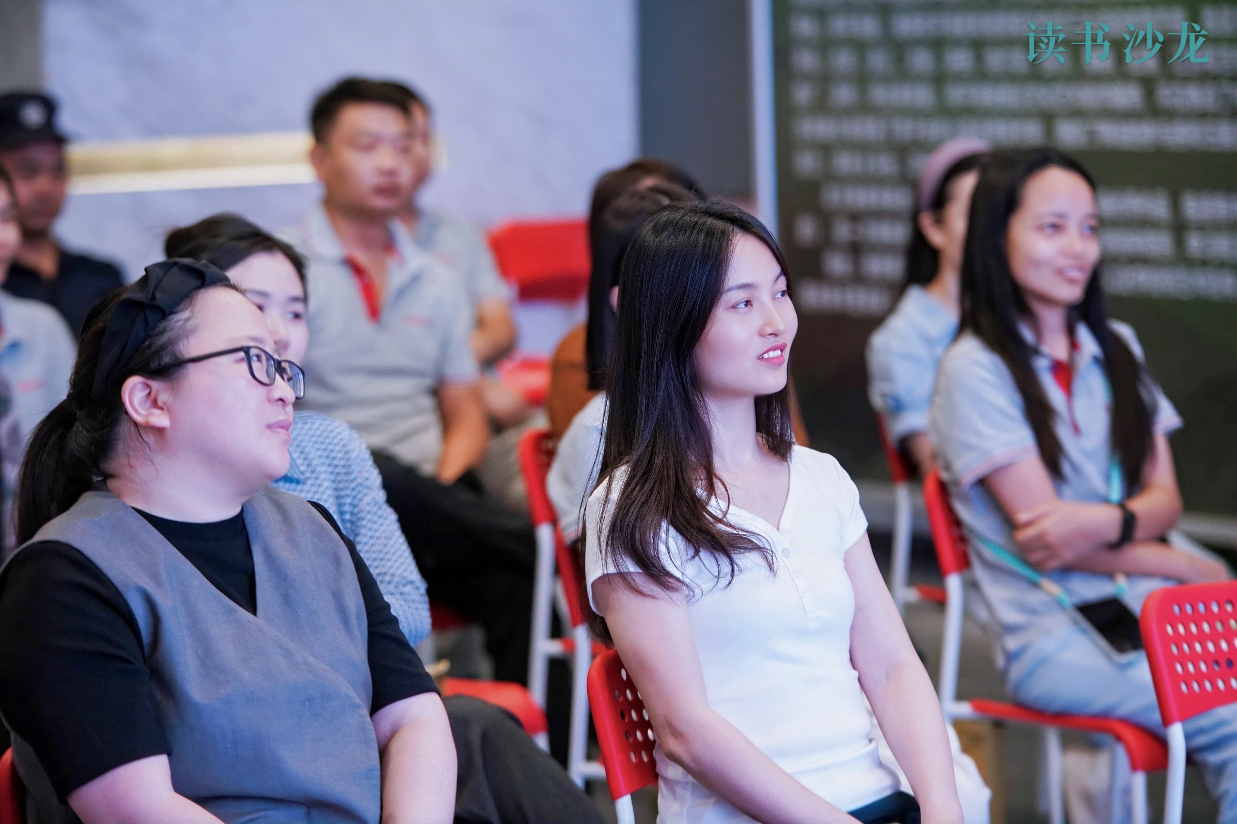 解锁职场礼仪“黄金法则” 助力职工职业发展 深圳市总工会职工书屋读书沙龙第八期活动举办