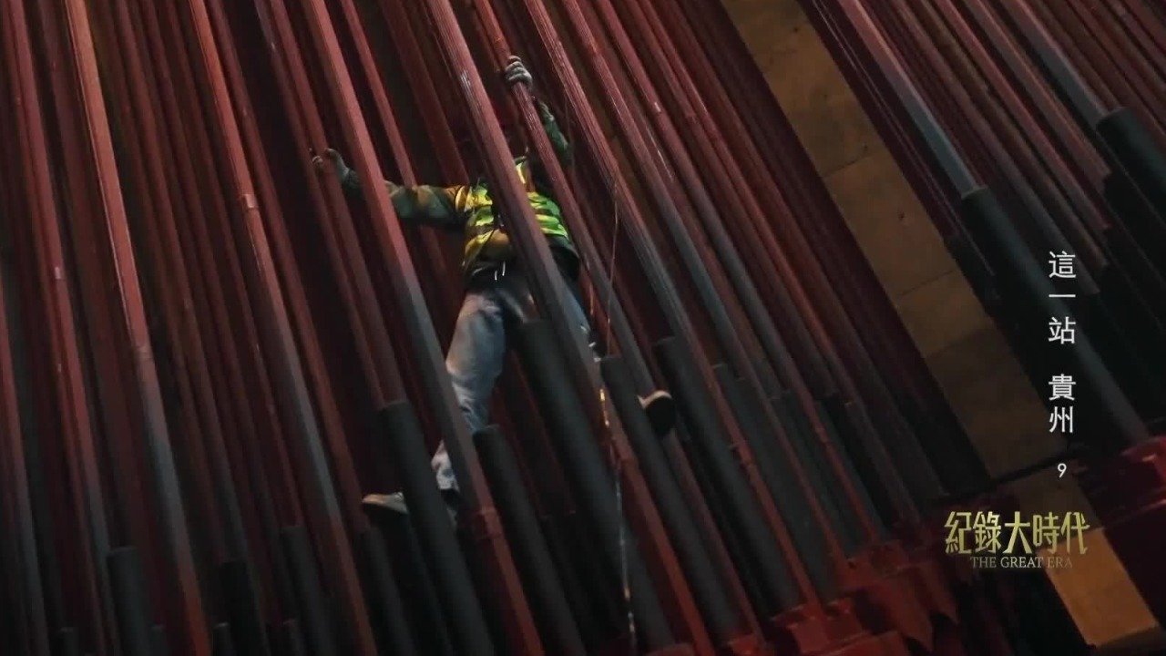 桥梁巡检工作背后是无数人的生命财产安全，他们认真检查每一根螺丝和钢索