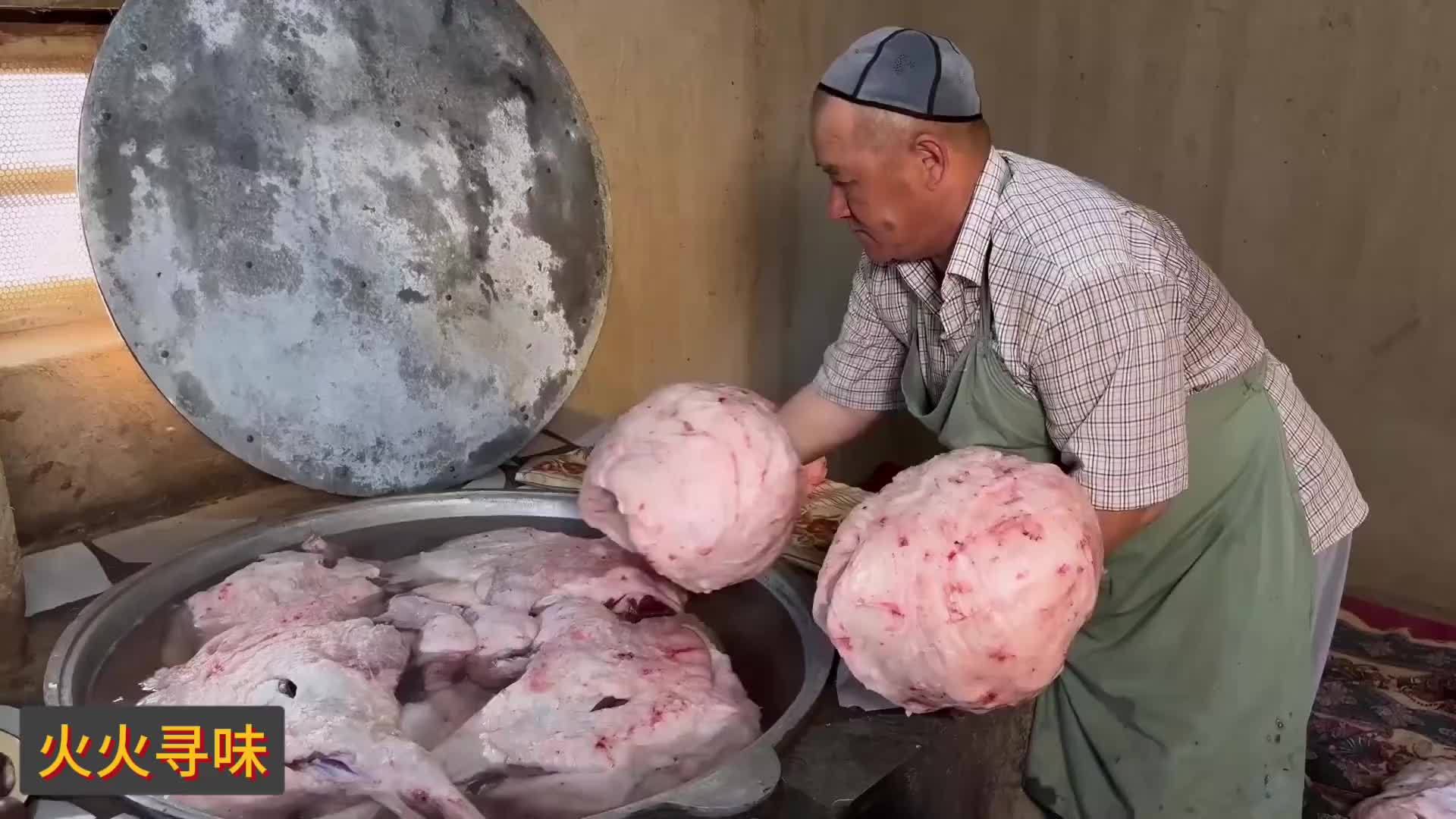 乡村清炖肥尾羊，调料只加盐，清炖一整夜，几百斤一早上全卖完