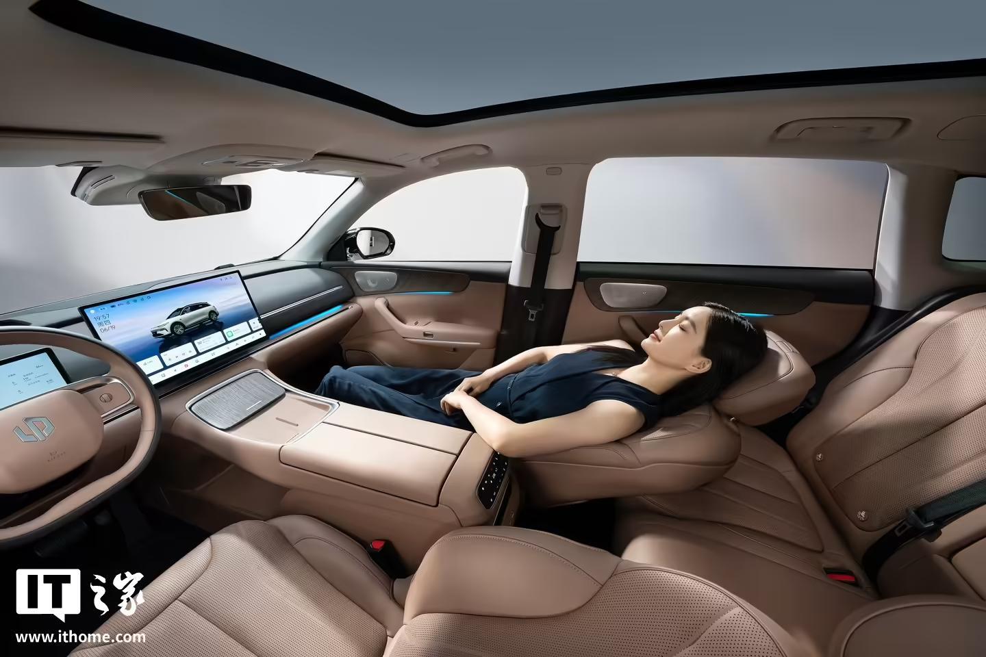 新款零跑C11中型SUV上市:纯电、增程双动力,14.98万元起