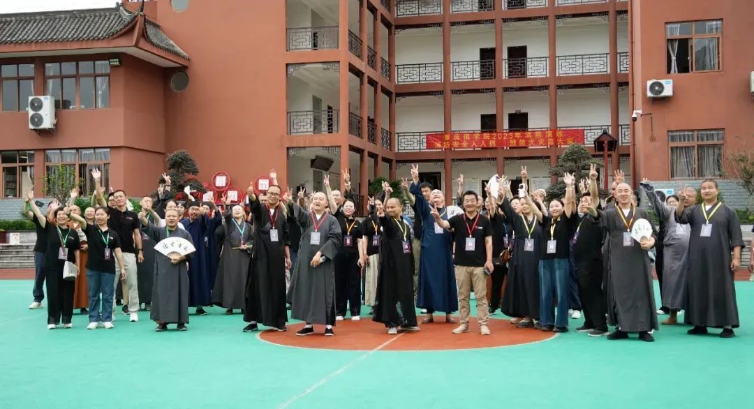 我在“魔鬼”交流营的真实经历 | 凤凰网佛教通讯员手记