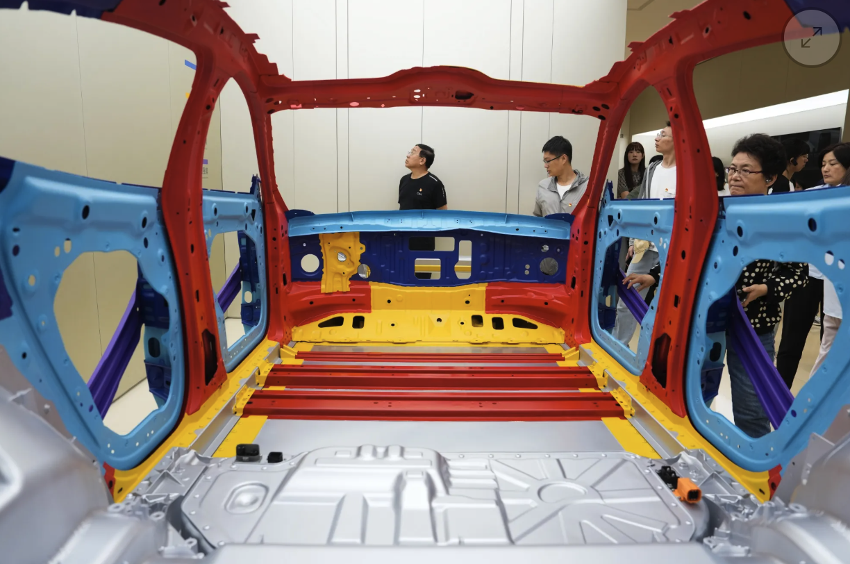 彭博:苹果造车十年一场空,雷军为何能赢?