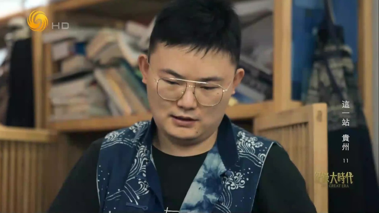 对布依族民族服饰拥有着一份特殊的情感，韦祥龙辞去工作走上创业之路