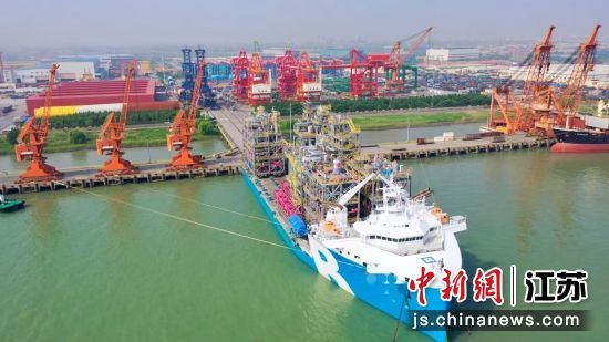 今年上半年张家港口岸外贸出口货运量、集装箱运量创新高。张家港海事局 供图