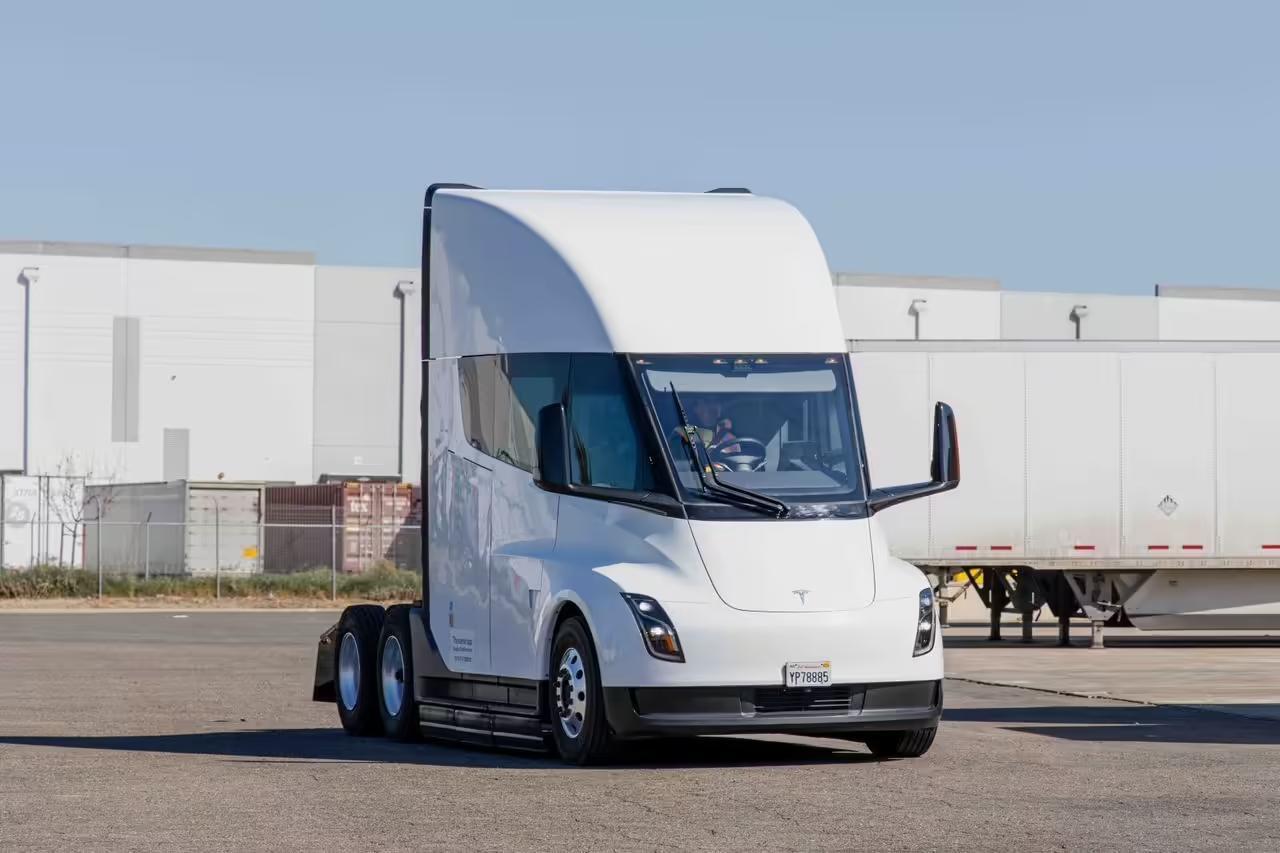 特斯拉推进Semi电动卡车商用,多家物流公司完成货运测试