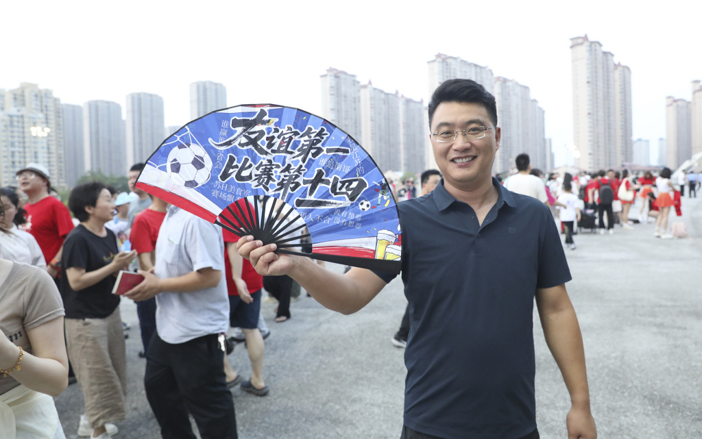 2025年7月6日，观看江苏省城市足球联赛淮安队与常州队比赛的球迷和观众。