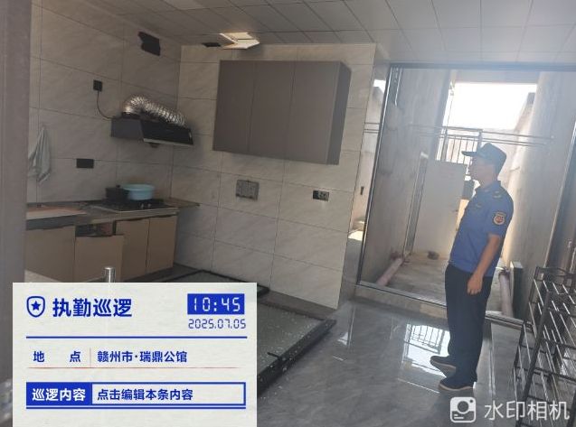 瑞金市瑞鼎公馆北区21栋楼顶通道违建厨房 消防安全隐患极大