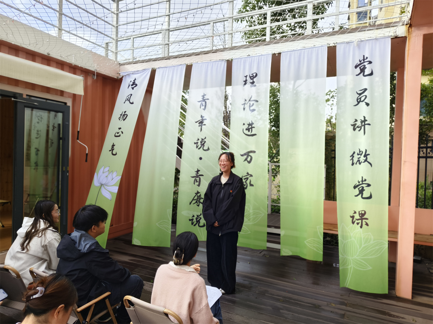 一碗热豆浆，一座暖心桥：流动党员“归巢”聚丁山