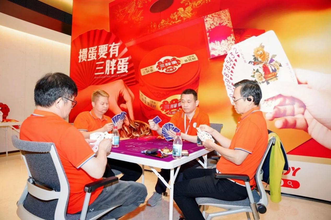 图：参赛校友中场休息