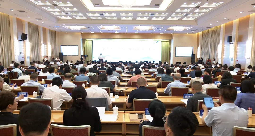 6月22日，吕梁市医疗卫生“桑梓联盟”大会召开，聘请首批医院管理人才、医学专家人才，揭牌成立吕梁市肿瘤中心，并与山西中医药大学签订战略合作协议智力回归 倾情反哺家乡