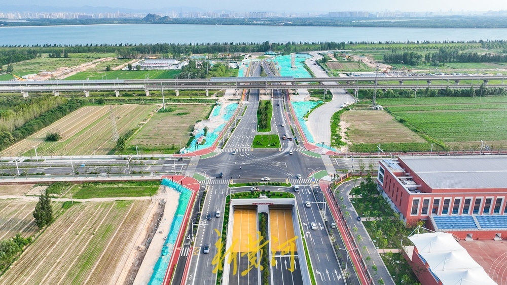 济南济泺路北延黄河隧道北口“揭面纱”
