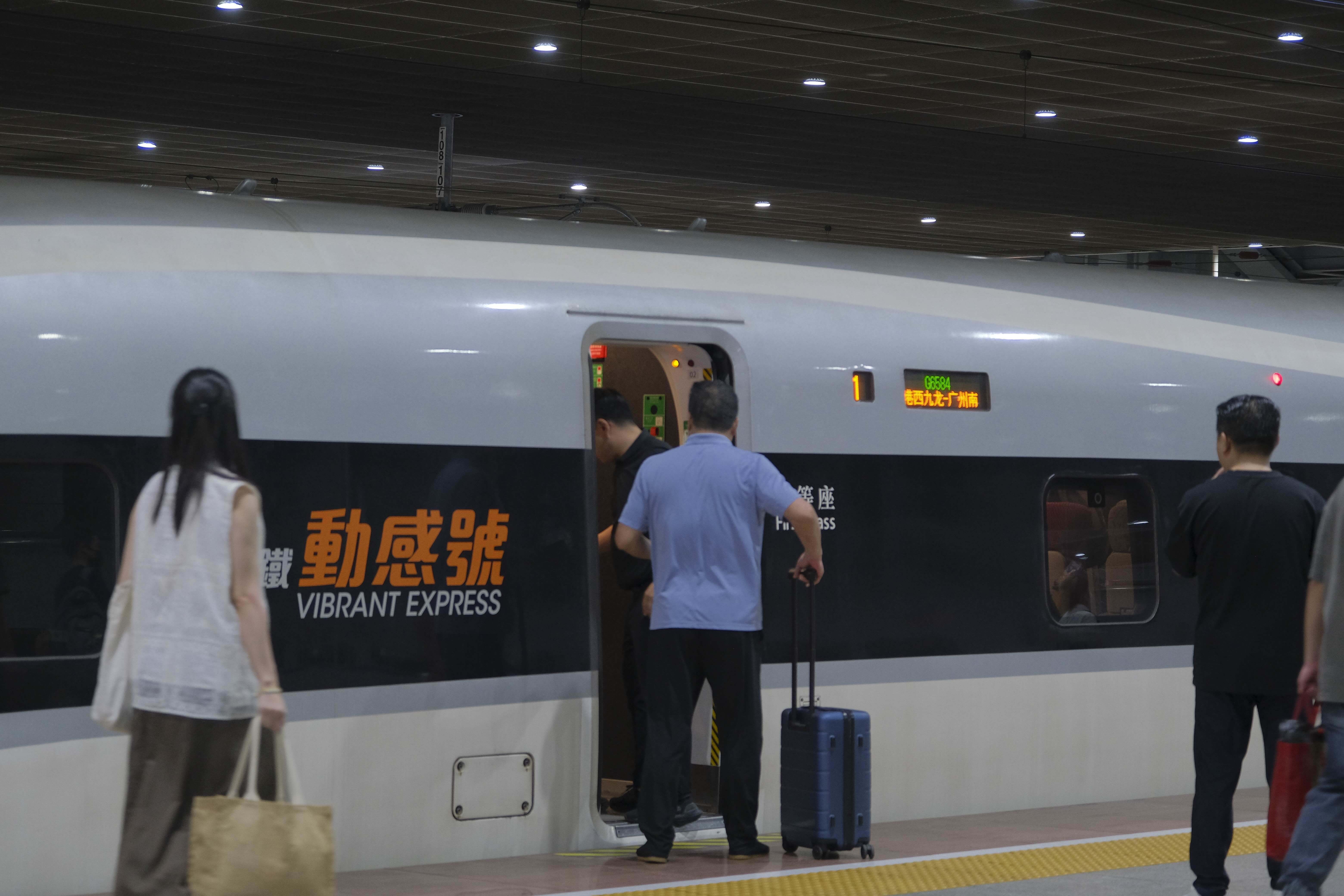 客流大幅增长，彰显经济活力 广深港跨境客流上半年突破1500万人次