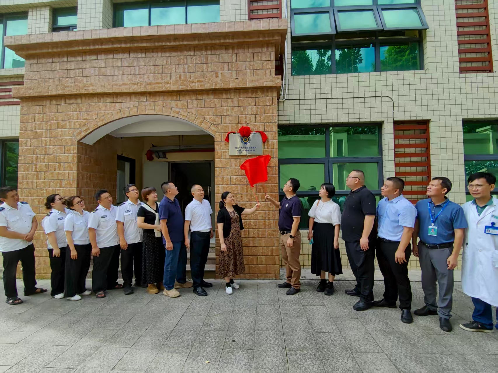 龙泉镇卫生院120急救点揭牌。通讯员供图