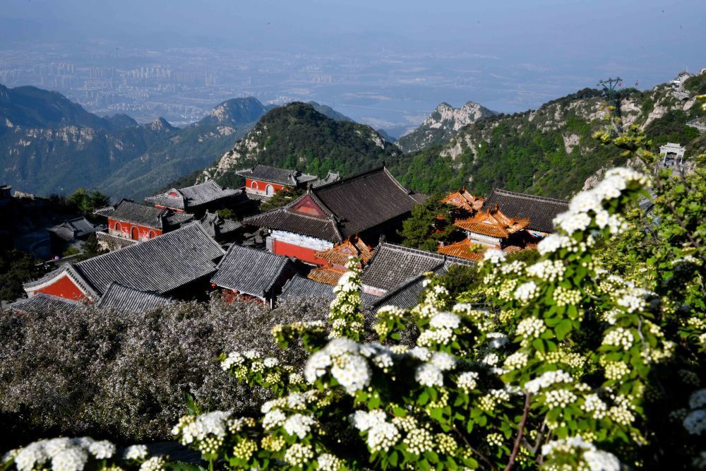在山东泰安拍摄的泰山碧霞祠（2019年5月21日摄）。