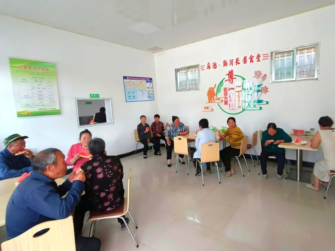 银发族吃上热乎饭　华亭办民生“食”事暖心得嘞