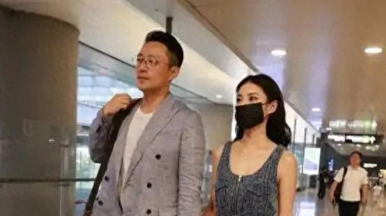 汪小菲信守承诺带娃玩，小玥儿露正脸了，太像大S，S妈又沉默了封面图