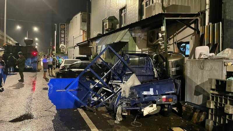 台军汉光演习频传事故，军车撞民宅与骑士