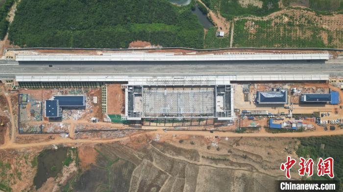 图为昌九高铁共青城东站项目施工现场。付婷 摄