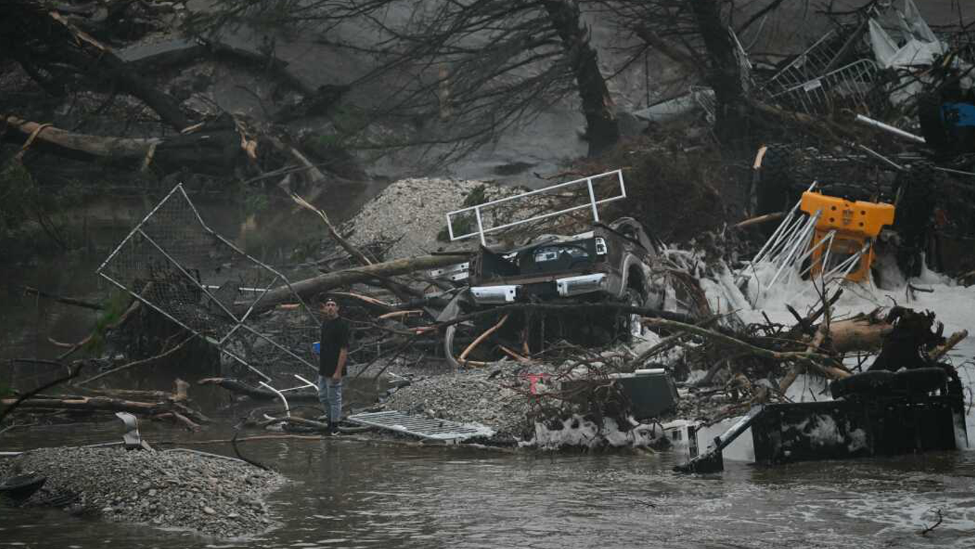 凤凰直击得州世纪洪灾！幸存者揭“警报失灵”，逾120人罹难