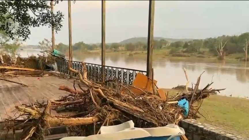 得州洪灾现场直击：道路封锁禁止入内，搜救进入“遗体打捞”阶段