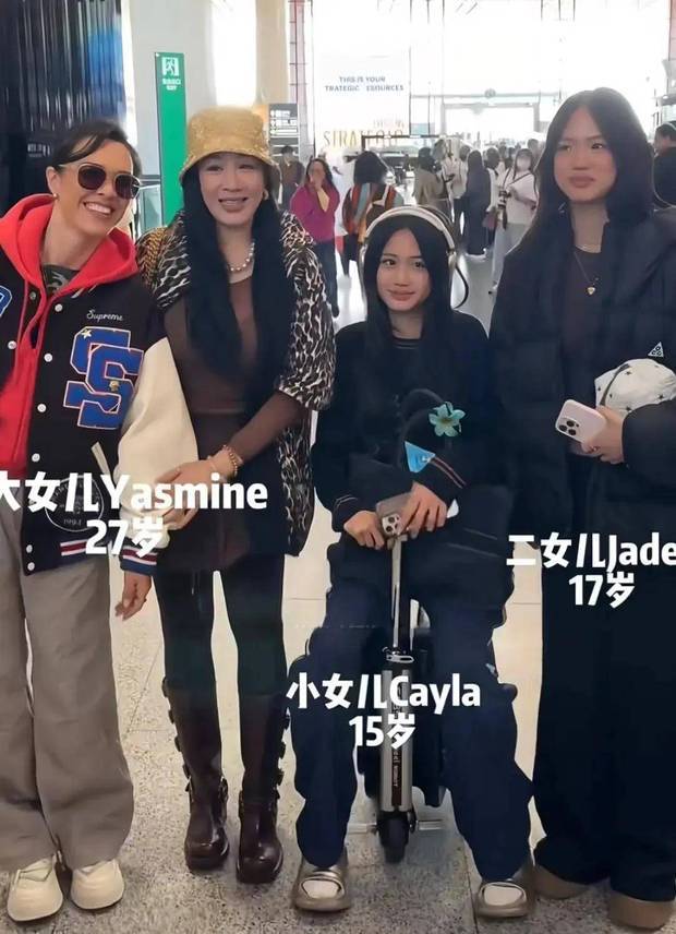 钟丽缇一家。
