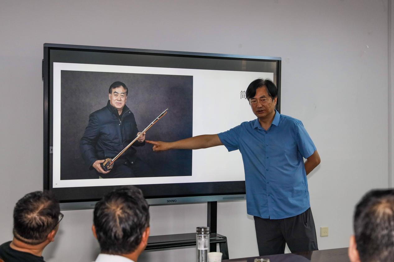 济宁市老摄影家协会与济宁八中联合开展光影助学活动