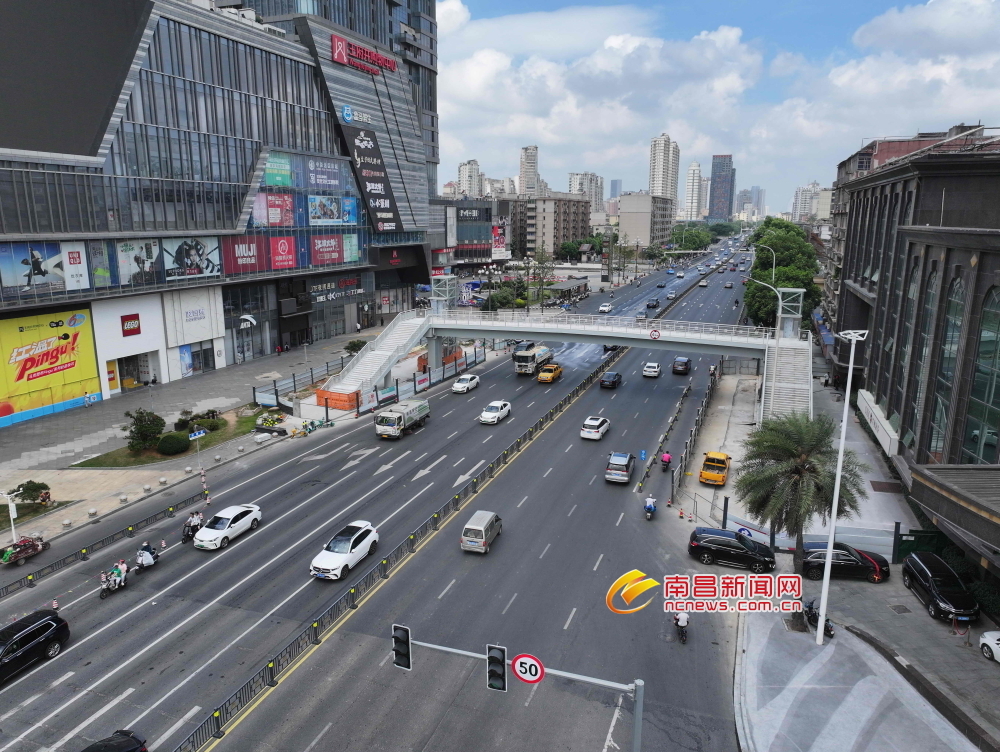 南昌十字街人行天桥即将完工