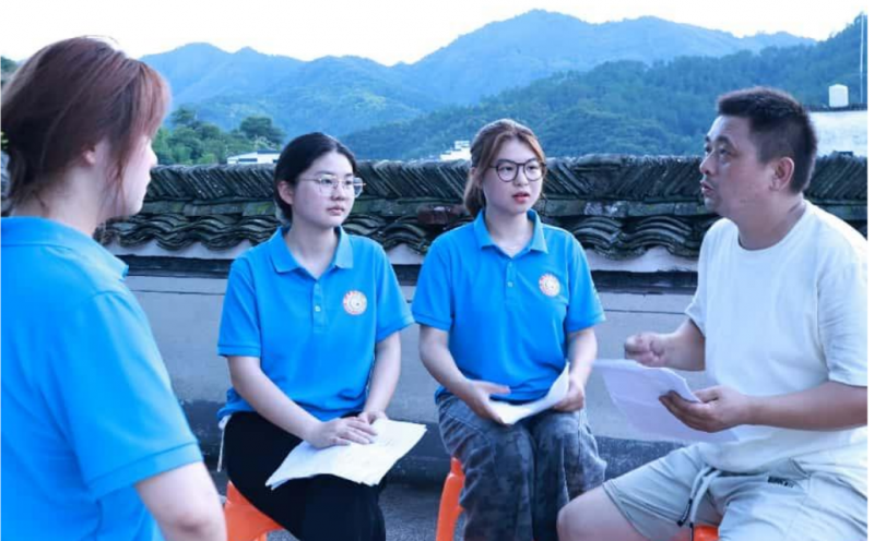 “小青鹏”青春筑梦实践队成员访谈徽墨非遗传承人詹汪平老师