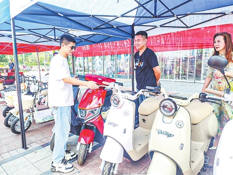 九江濂溪区:优惠补贴力度大 电动自行车迎换购热潮(图)
