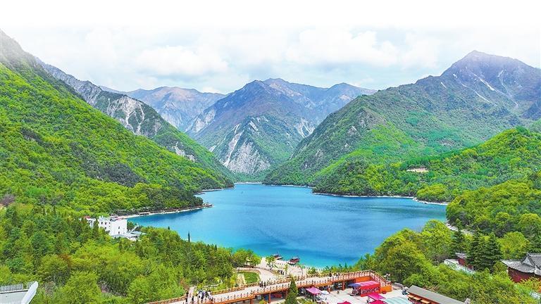 文县天池　冯乐凯