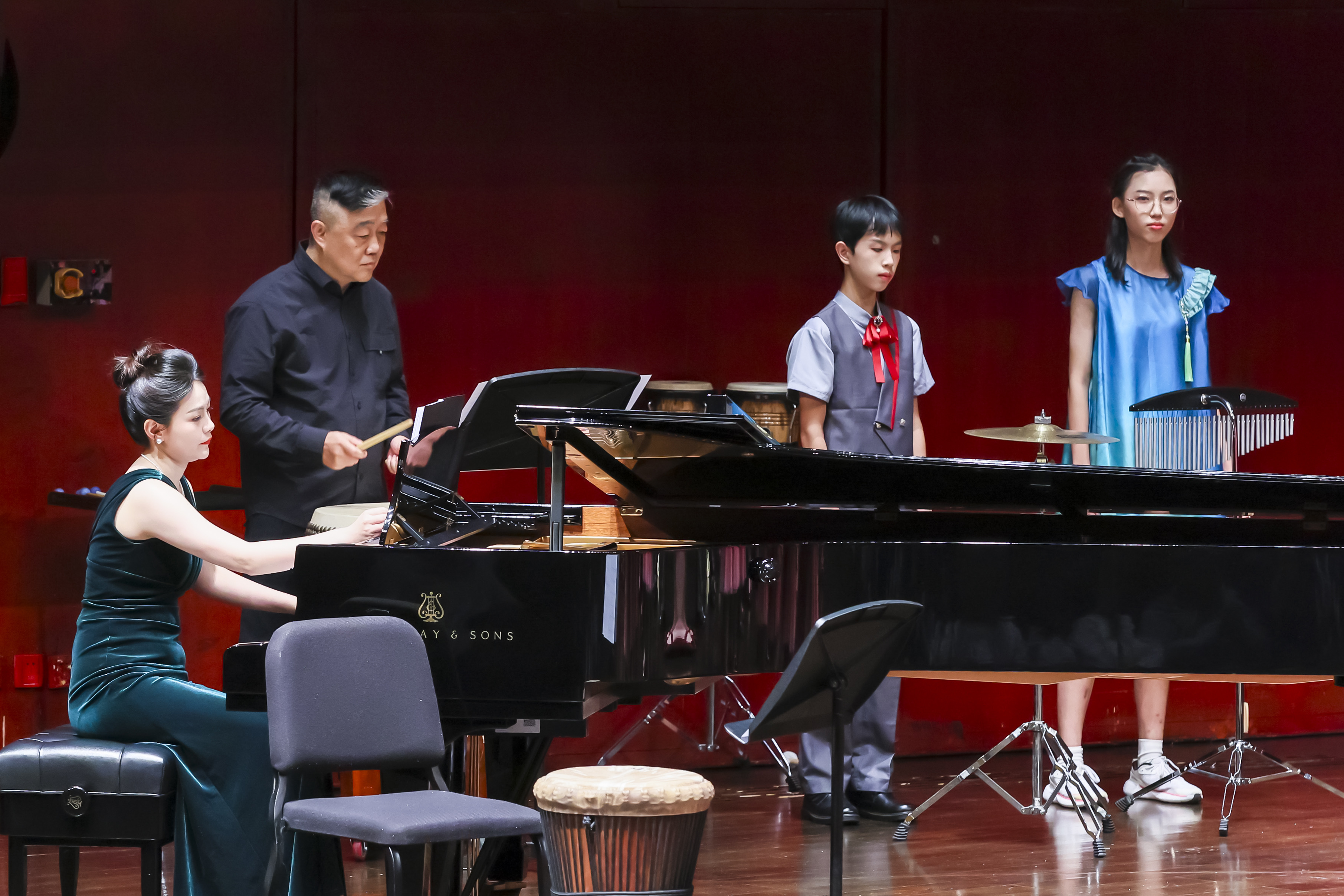 蛇口学校“五彩石”合唱团三十周年音乐会璀璨绽放