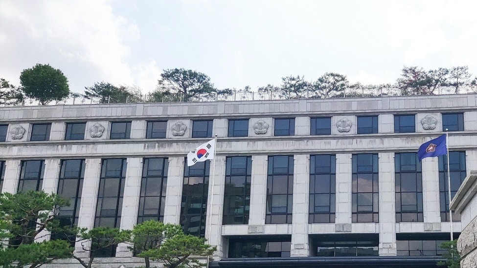 韩国岳母在女婿工作学校播放其出轨视频被追责：罚款100万韩元