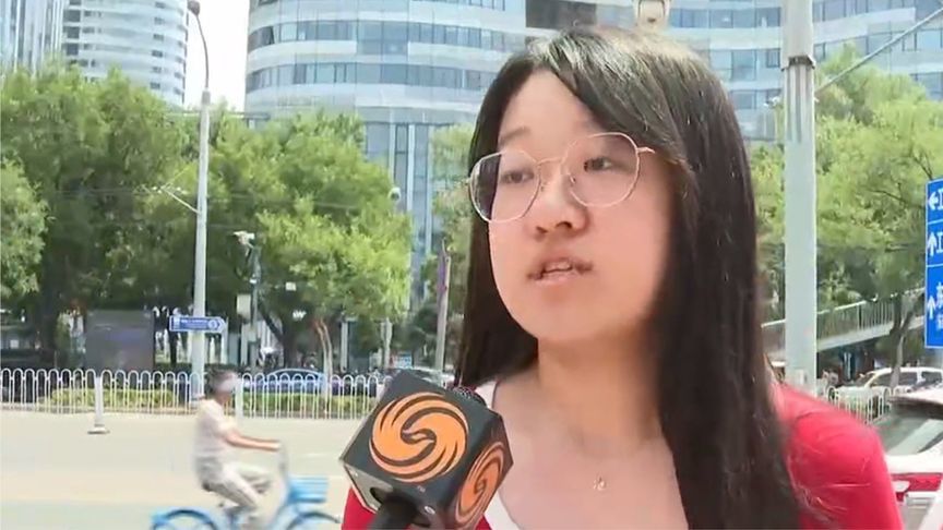 “AI安利学AI”人工智能正全面渗透生活 它生成的高考志愿靠谱吗