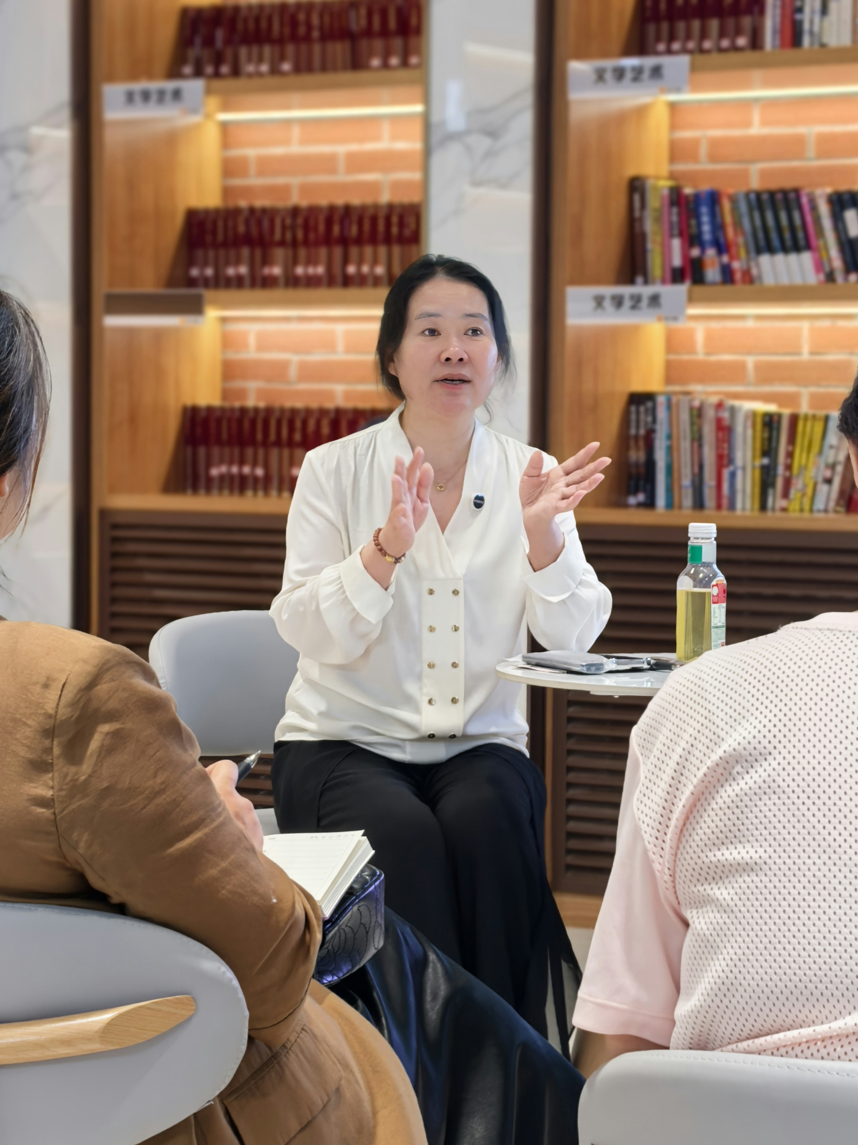 让阅读点亮成长之光——工人文化宫职工书屋改造后首场公益讲座聚焦儿童阅读启蒙，践行全民阅读新精神
