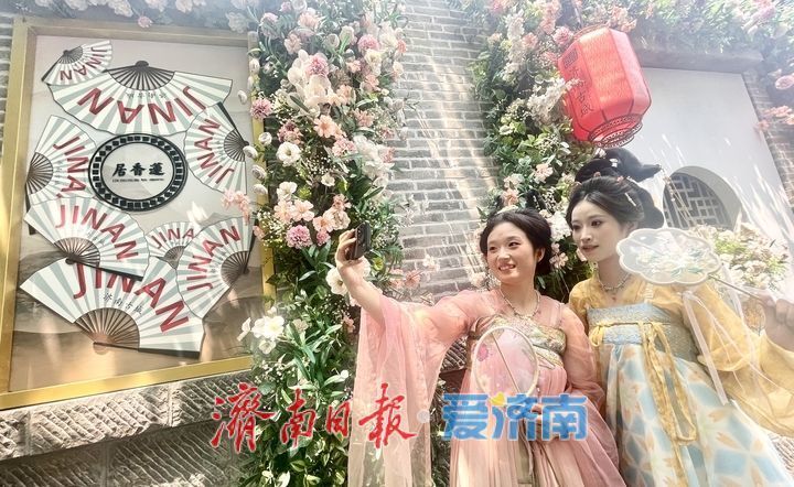 暑期老街游受热捧 济南西更道街成热门打卡地