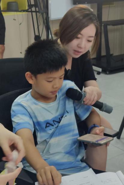 香安社区民生微实事AI课堂：科技赋能家庭教育，解锁智能学习新方式