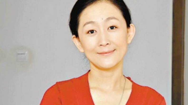 演员陈瑾：每天只吃一个桃，立志不婚不育，如今61岁开始害怕死亡封面图