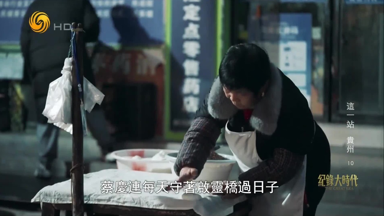 启灵桥与启灵桥上的人们，构成了无数个看似相同，又完全不同的日夜