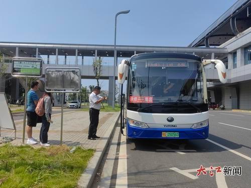 永修11路城际公交停靠汇贤大道地铁站