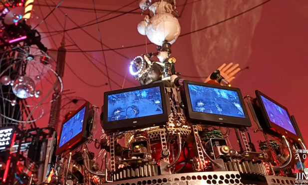 图1- 10 《妄想代理人》细节图片：影片显示器