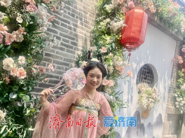 暑期老街游受热捧 济南西更道街成热门打卡地