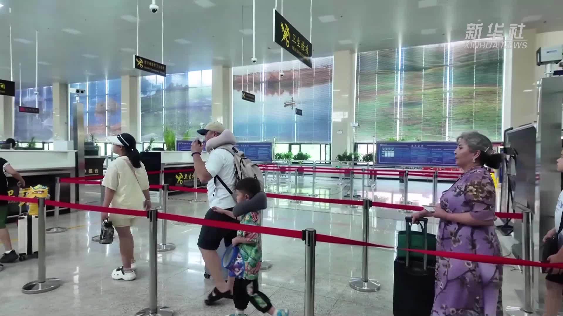 通关提速 贸易升温 新疆巴克图口岸呈现繁荣景象