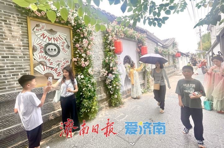 暑期老街游受热捧 济南西更道街成热门打卡地