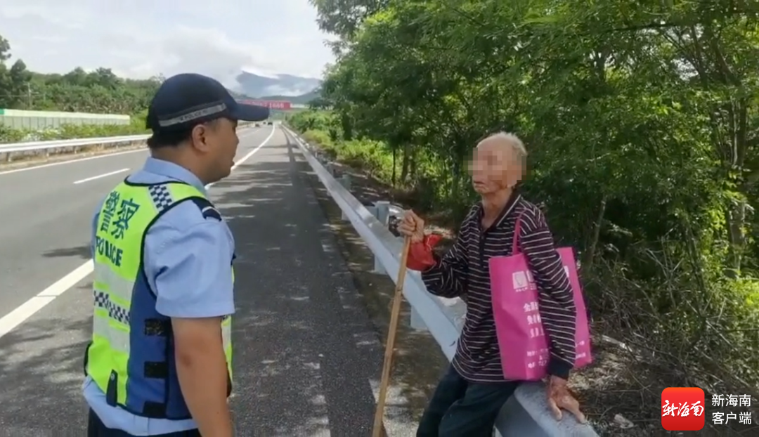 老人迷路误入高速。乐东交警供图